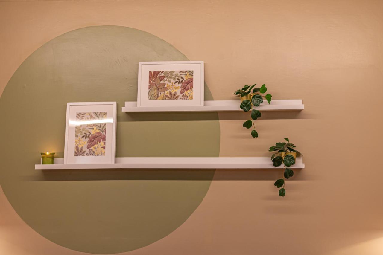 Welcome To Pantheon Apartment